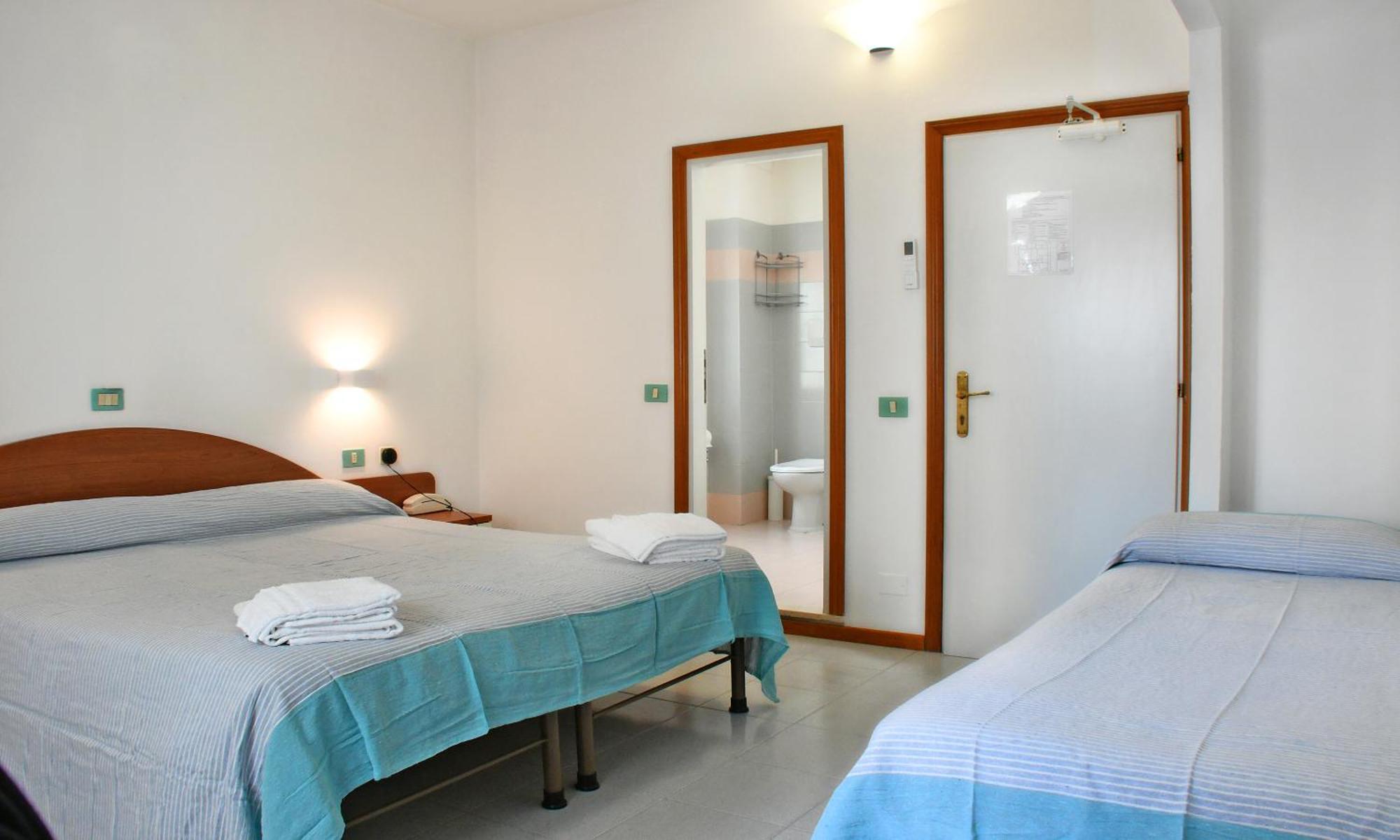 Hotel Exclusive In Pieno Centro - Nuova Gestione 2025 Ричоне Екстериор снимка