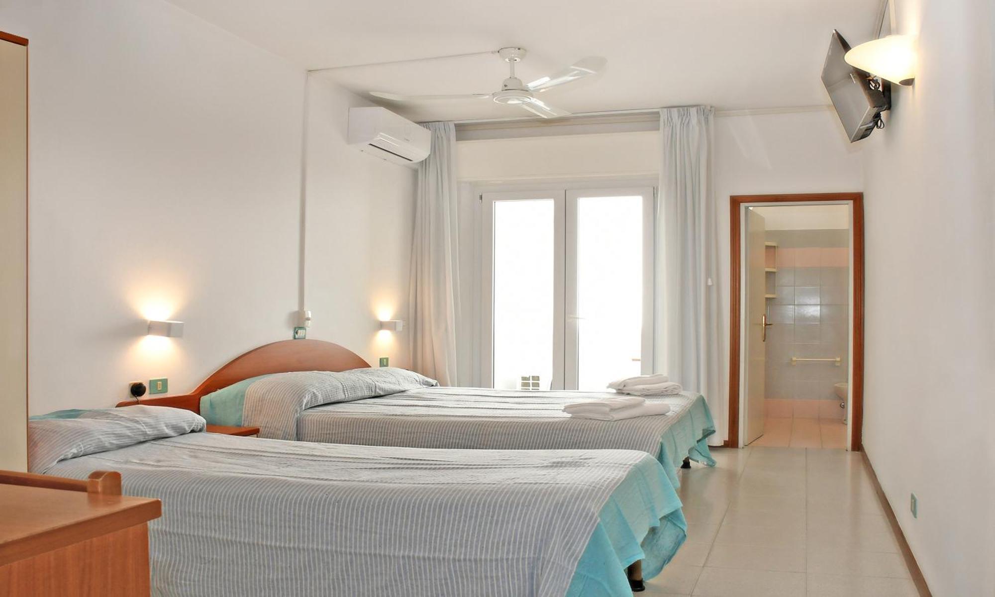 Hotel Exclusive In Pieno Centro - Nuova Gestione 2025 Ричоне Екстериор снимка