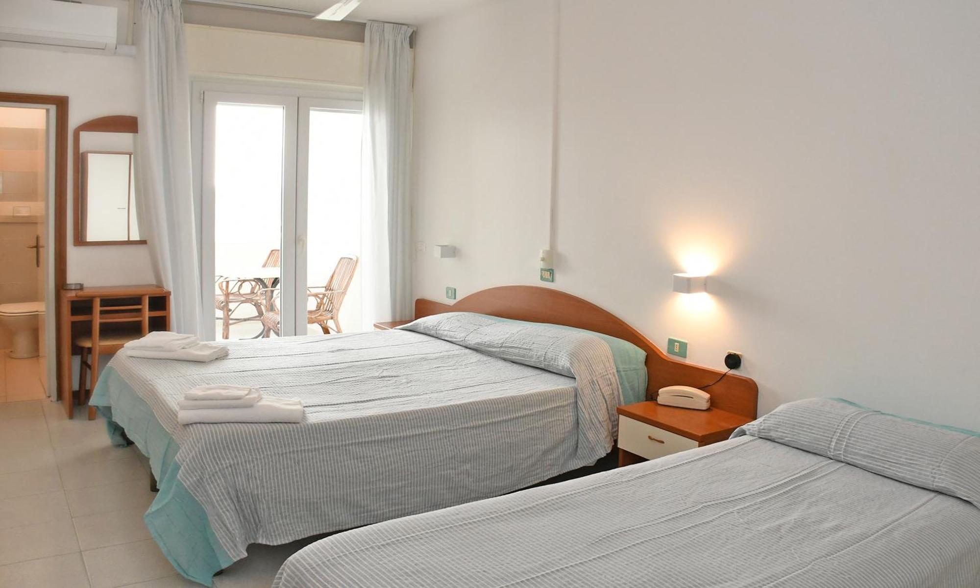 Hotel Exclusive In Pieno Centro - Nuova Gestione 2025 Ричоне Екстериор снимка