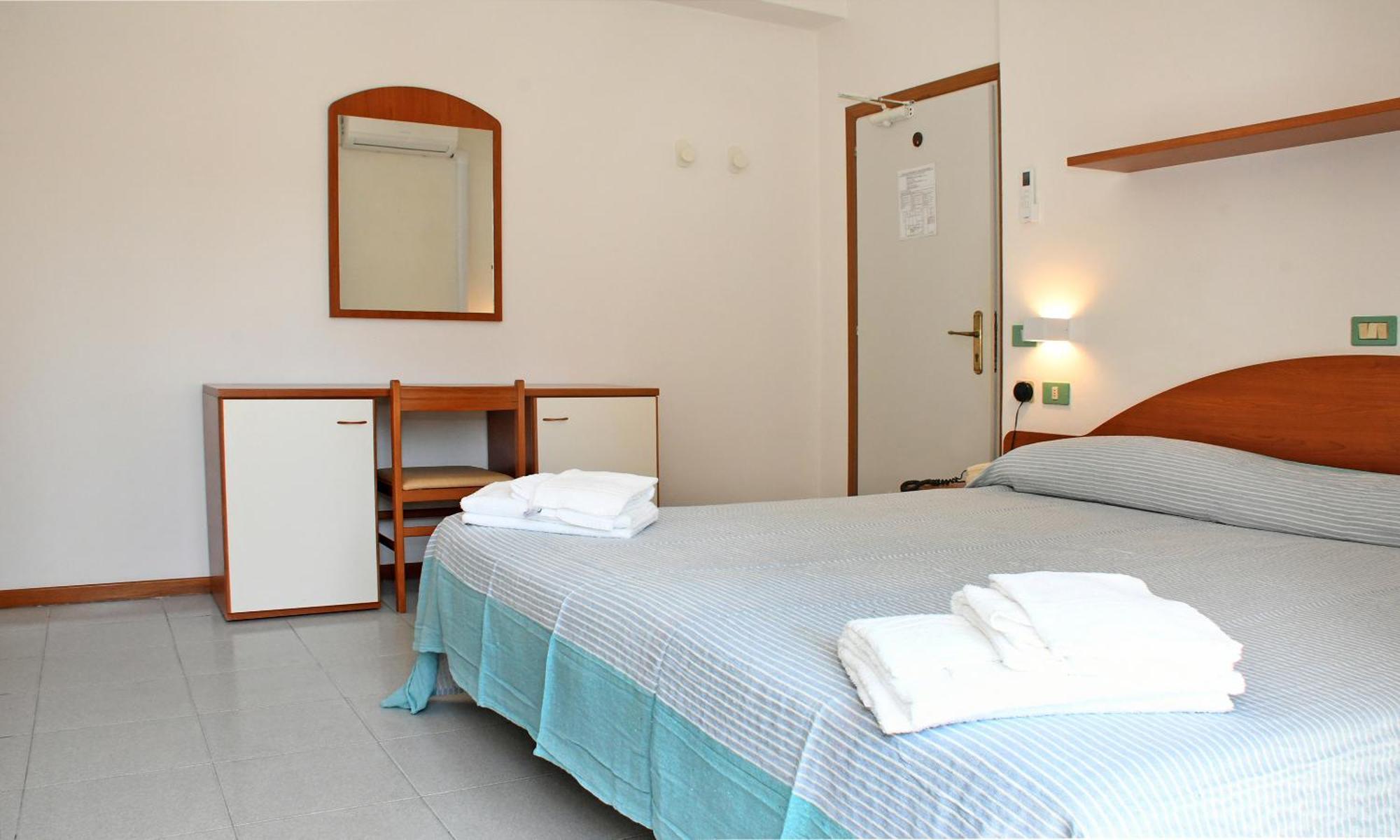 Hotel Exclusive In Pieno Centro - Nuova Gestione 2025 Ричоне Екстериор снимка